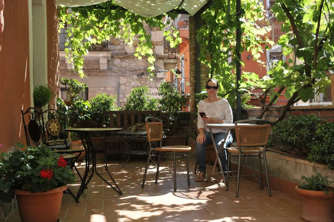 Casa Cifali Taormina 2*,  Italia